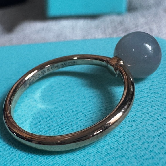Tiffany & Co Retired and HTF Moonstone 18k RH Ring - Picture 3 of 17